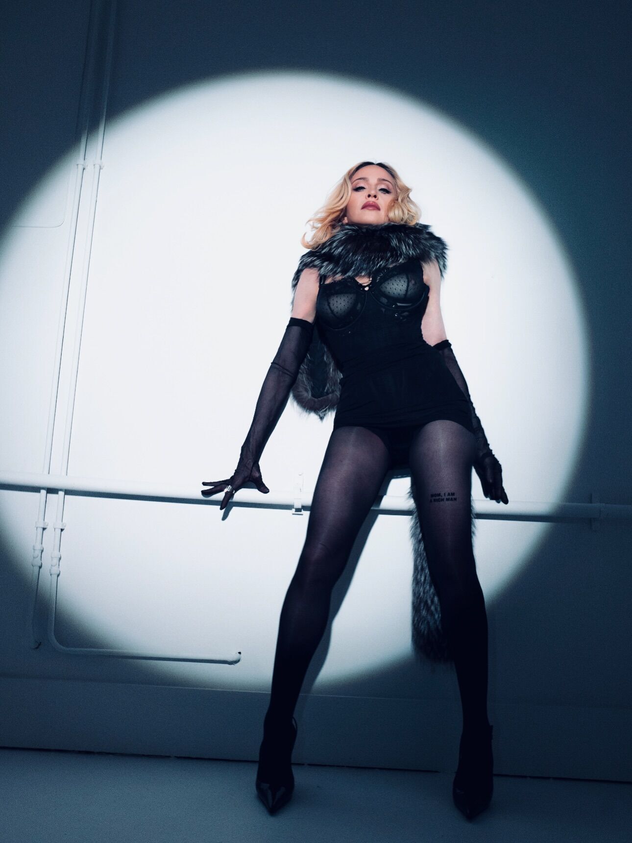 66-річна Мадонна знялася в екстремально короткій сукні від українського бренду. Фото