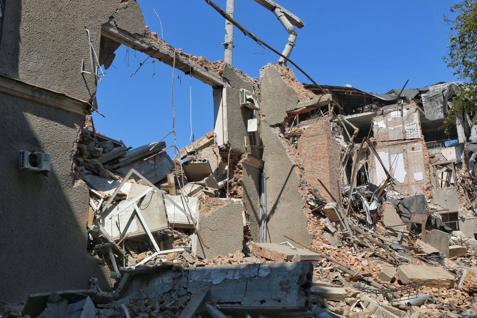 Удар России по Херсонской ОВА 5 июня: как админздание выглядит изнутри. Фото