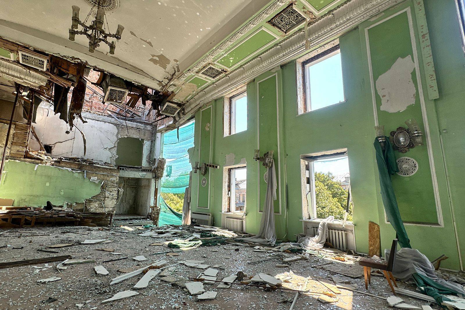 Удар России по Херсонской ОВА 5 июня: как админздание выглядит изнутри. Фото