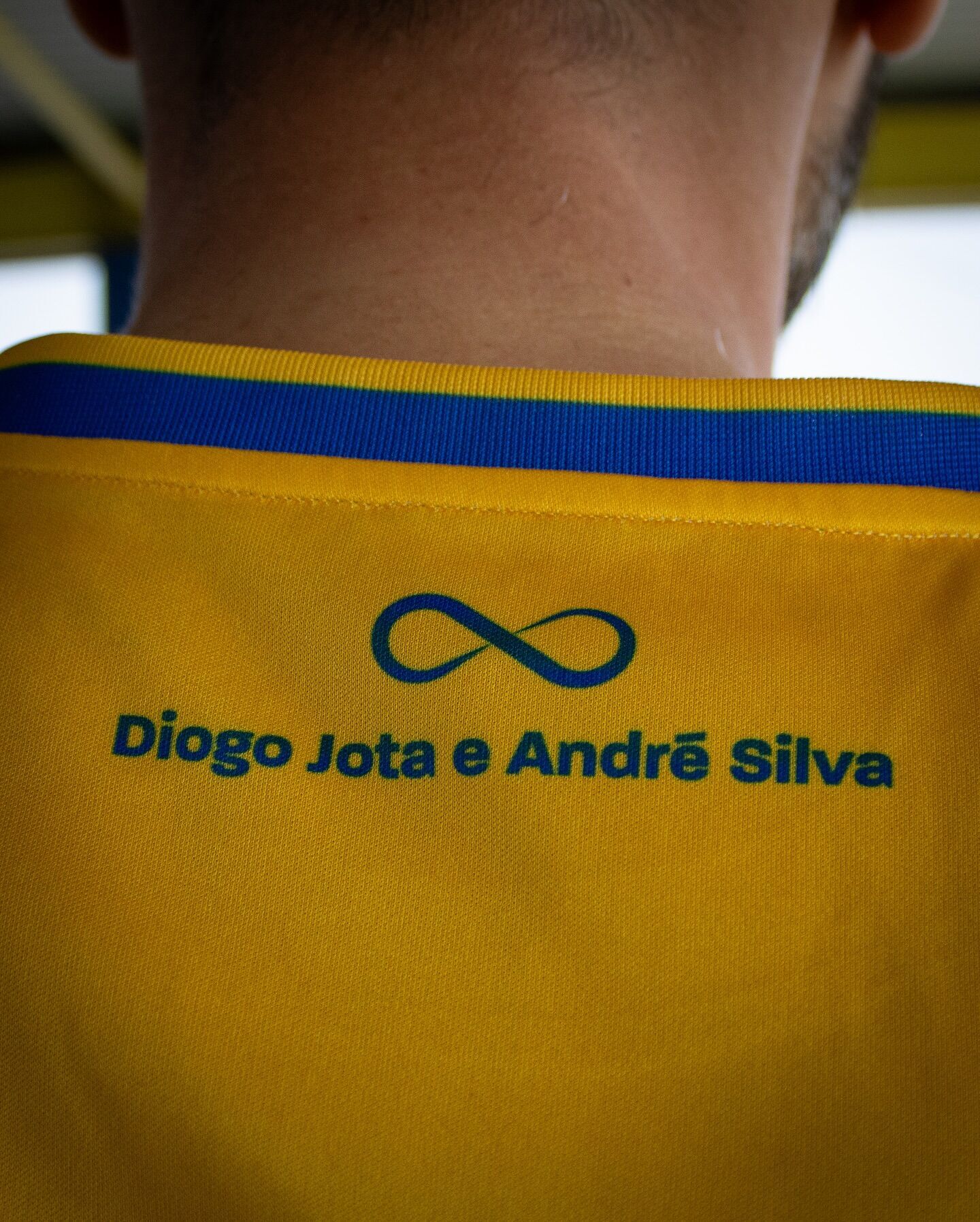 Португальський клуб "українською" формою вшанував пам'ять загиблого футболіста Діогу Жоти. Фотофакт