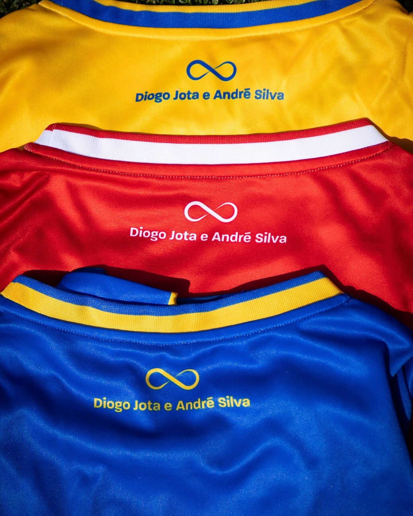 Португальський клуб "українською" формою вшанував пам'ять загиблого футболіста Діогу Жоти. Фотофакт