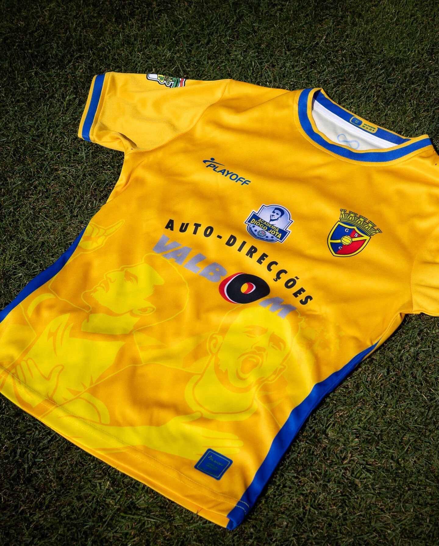 Португальський клуб "українською" формою вшанував пам'ять загиблого футболіста Діогу Жоти. Фотофакт