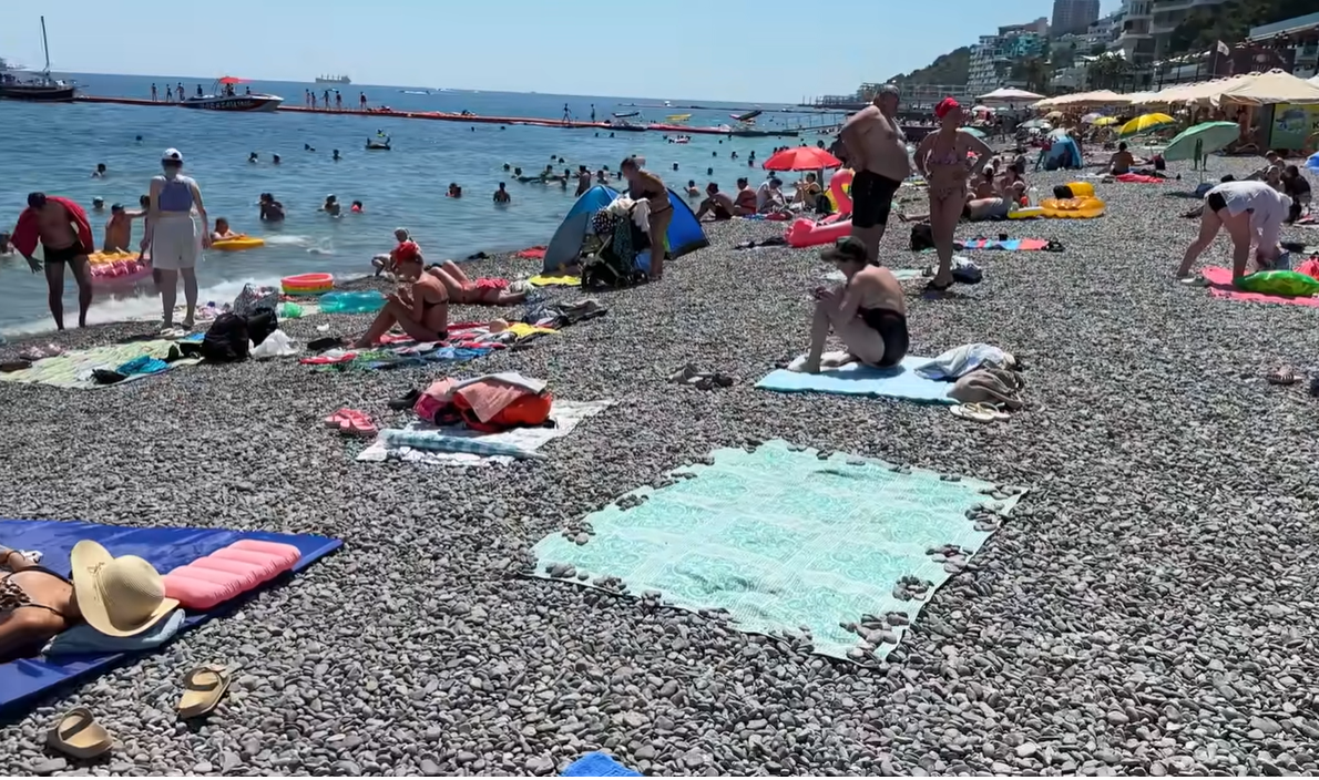 В оккупированной Ялте бешеные цены на жилье и еду, в Одессе пляжи ломятся от туристов: в чем отличие украинских курортов