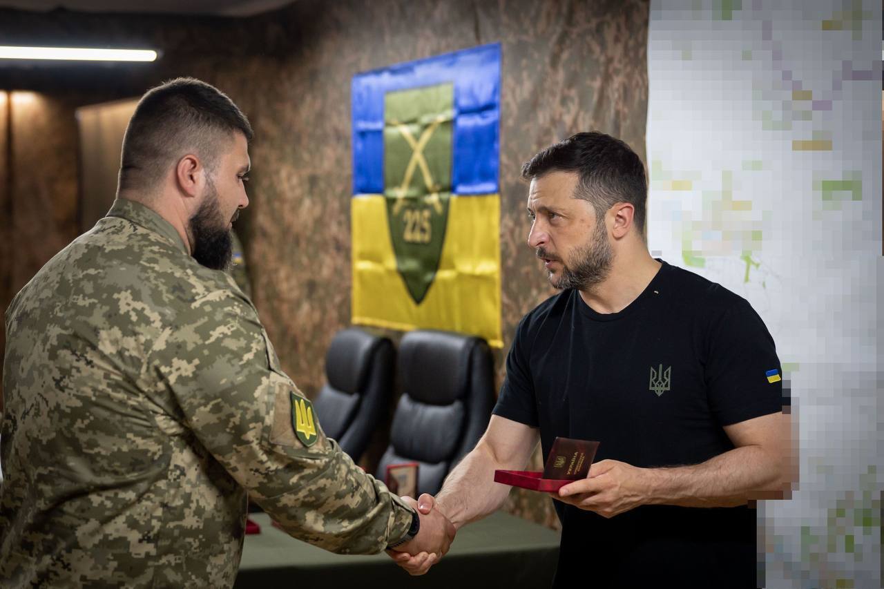 Зеленський побував на Сумському напрямку фронту: які важливі питання обговорив із командирами. Фото