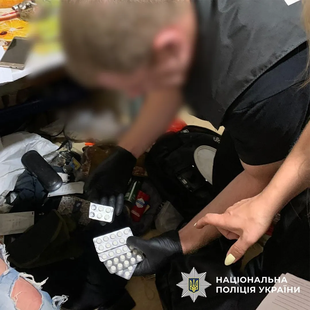 На Кіровоградщині затримали банду, яка труїла громадян, викрадала гроші і вимагала неіснуючі борги: від її дій постраждали військові та цивільні. Фото