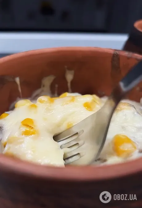 Самый вкусный жульен в горшочке: очень сочная начинка и аппетитная сырная шапочка сверху