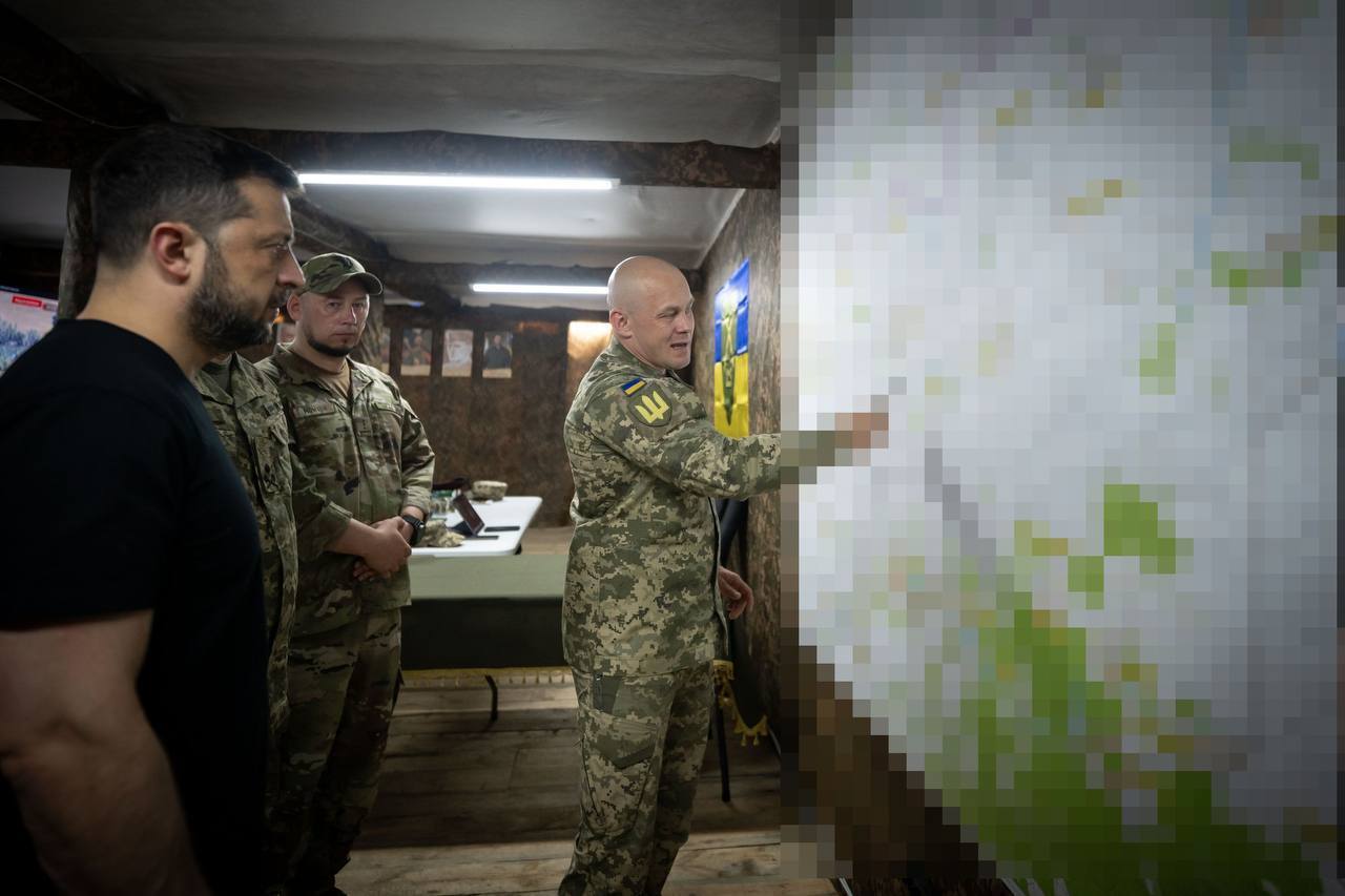 Зеленський побував на Сумському напрямку фронту: які важливі питання обговорив із командирами. Фото