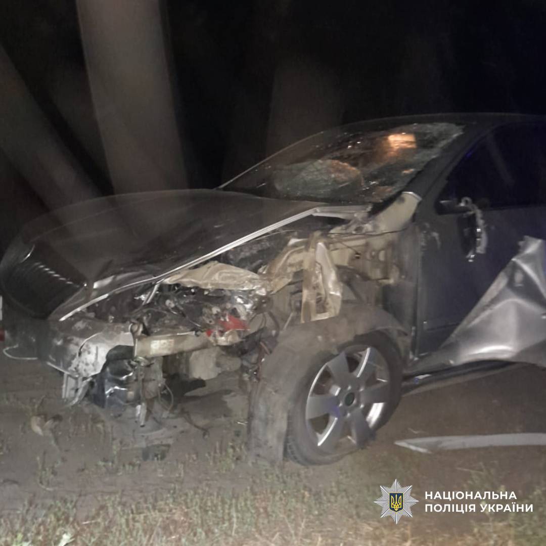 На Харківщині троє підлітків потрапили у ДТП на мотоциклі: один із них у вкрай важкому стані. Фото