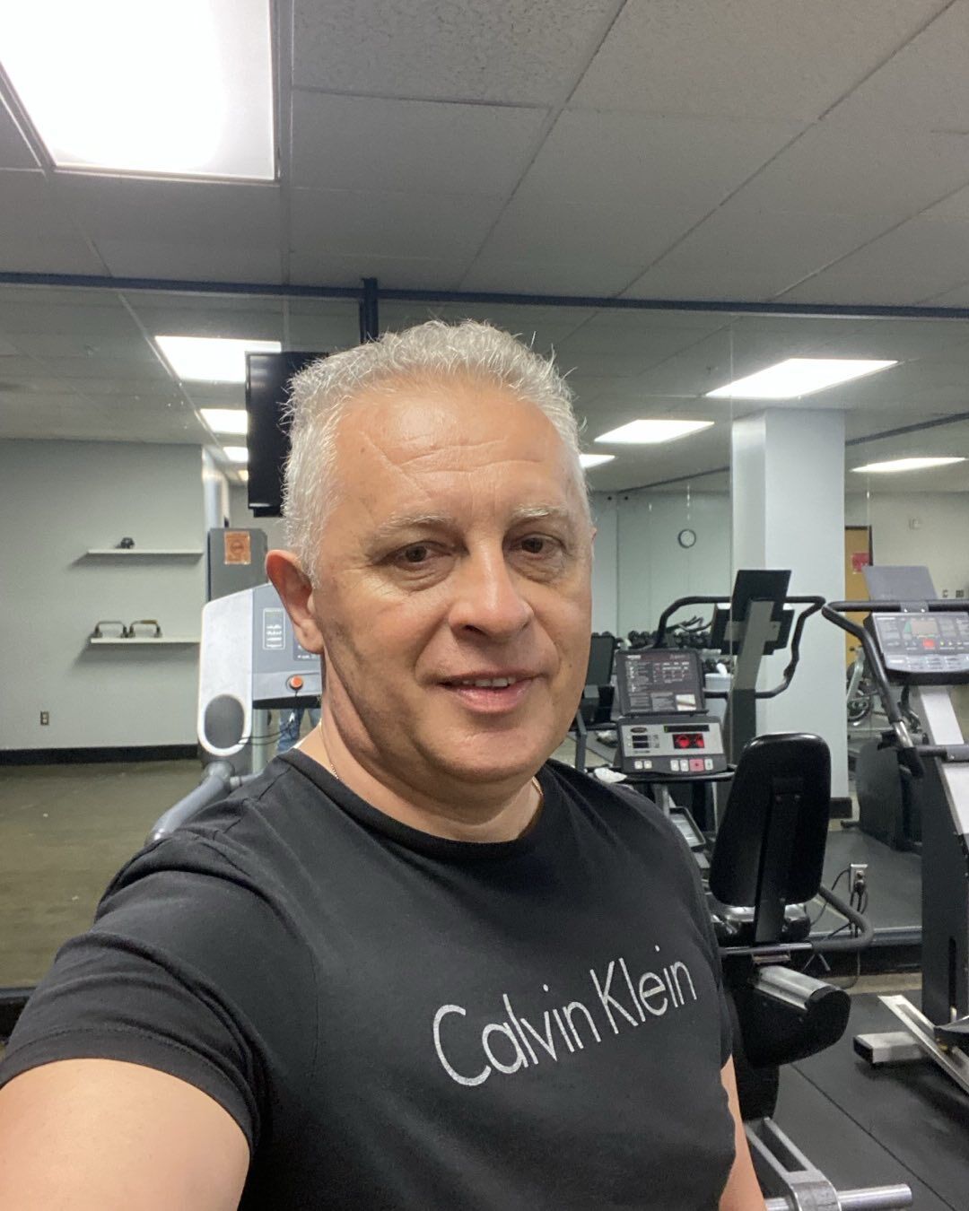 "Це клоуни на сцені". Заслужений артист України, який виїхав до США, жорстоко "пройшовся" по сучасних українських виконавцях