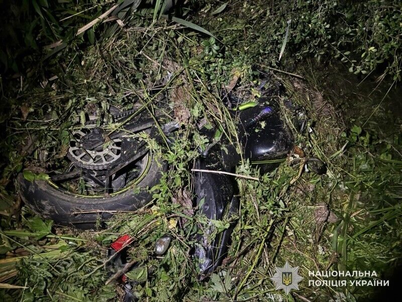 На Львовщине 23-летний мотоциклист сбил двух пешеходов и погиб сам. Фото