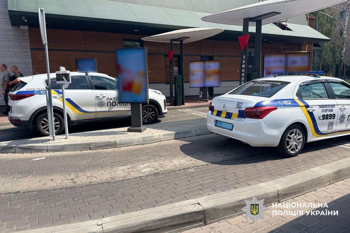 У Черкасах чоловік влаштував стрілянину в закладі харчування: його затримали. Фото, відео і всі подробиці