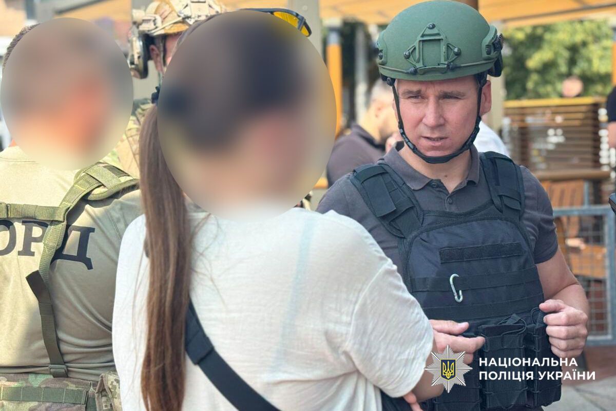 У Черкасах чоловік влаштував стрілянину в закладі харчування: його затримали. Фото, відео і всі подробиці