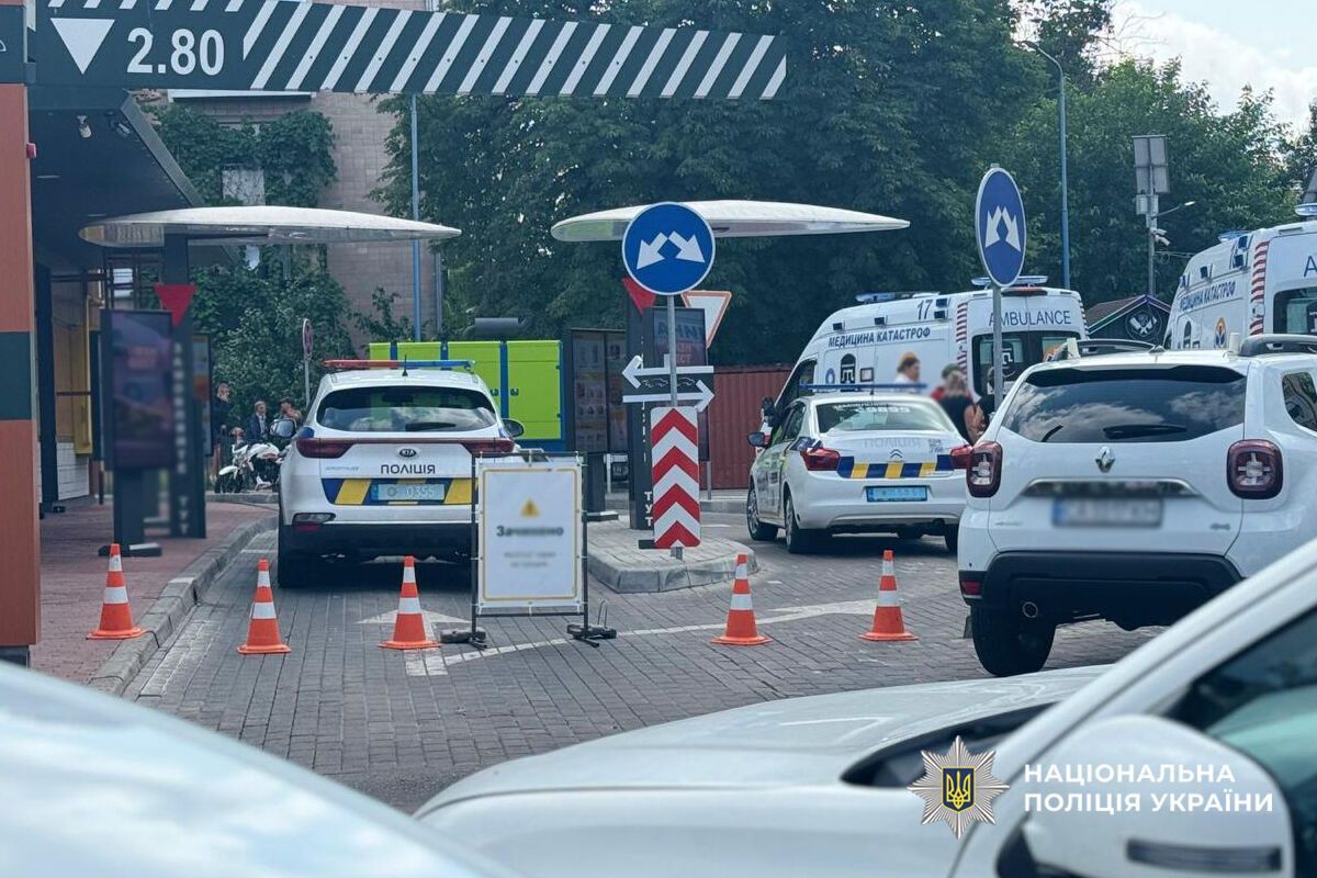 У Черкасах чоловік влаштував стрілянину в закладі харчування: його затримали. Фото, відео і всі подробиці