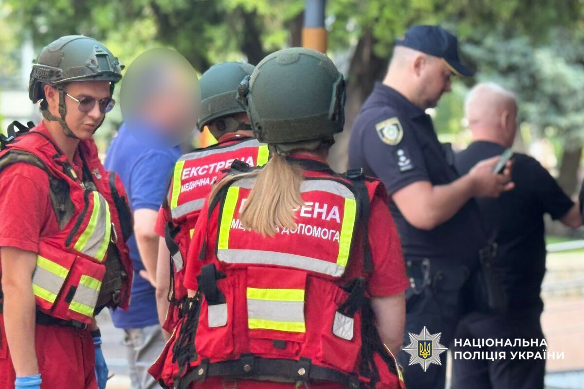 У Черкасах чоловік влаштував стрілянину в закладі харчування: його затримали. Фото, відео і всі подробиці