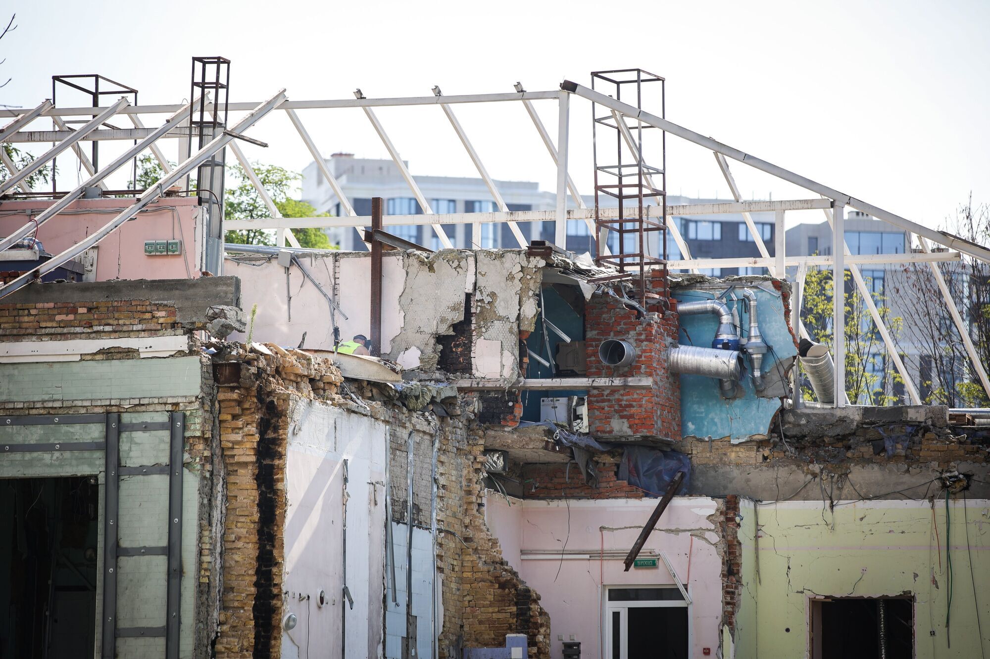 "Це є сильним сигналом нашої солідарності": глава МЗС Румунії прибула до Києва та відвідала "Охматдит". Фото