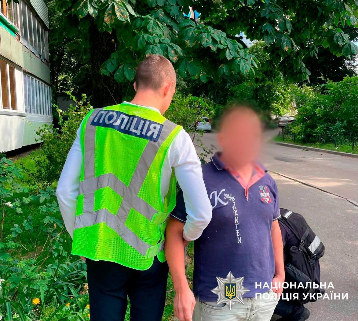 Вместо того, чтобы ремонтировать, обокрал квартиру в первый день: в Киеве задержали злоумышленника. Фото