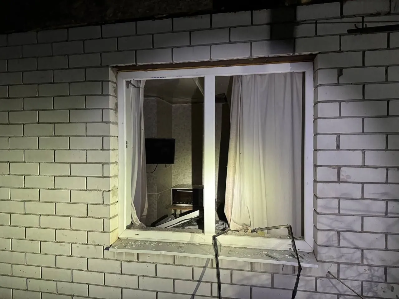РФ вдарила "Шахедами" по Дніпру та області: спалахнули пожежі, постраждали четверо людей.  Фото