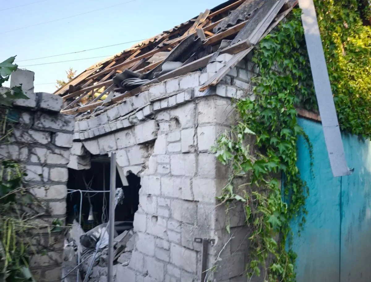 РФ вдарила "Шахедами" по Дніпру та області: спалахнули пожежі, постраждали четверо людей.  Фото