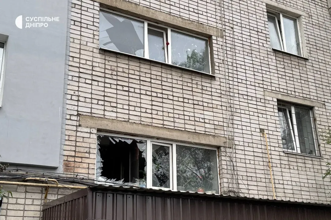 РФ вдарила "Шахедами" по Дніпру та області: спалахнули пожежі, постраждали четверо людей.  Фото