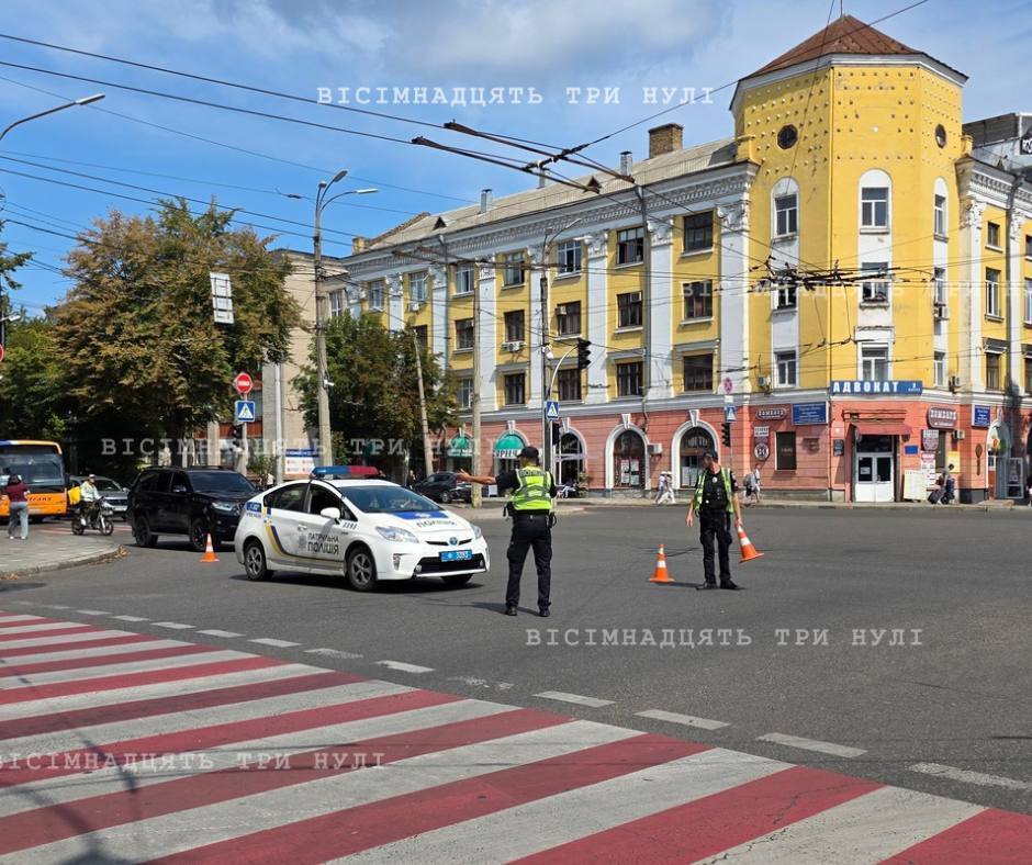 У Черкасах чоловік влаштував стрілянину в закладі харчування: його затримали. Фото, відео і всі подробиці