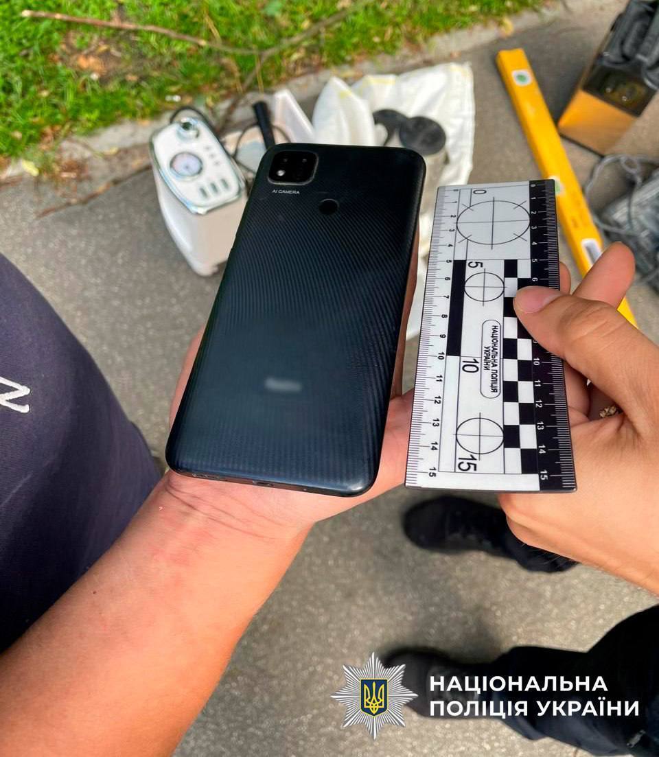 Вместо того, чтобы ремонтировать, обокрал квартиру в первый день: в Киеве задержали злоумышленника. Фото