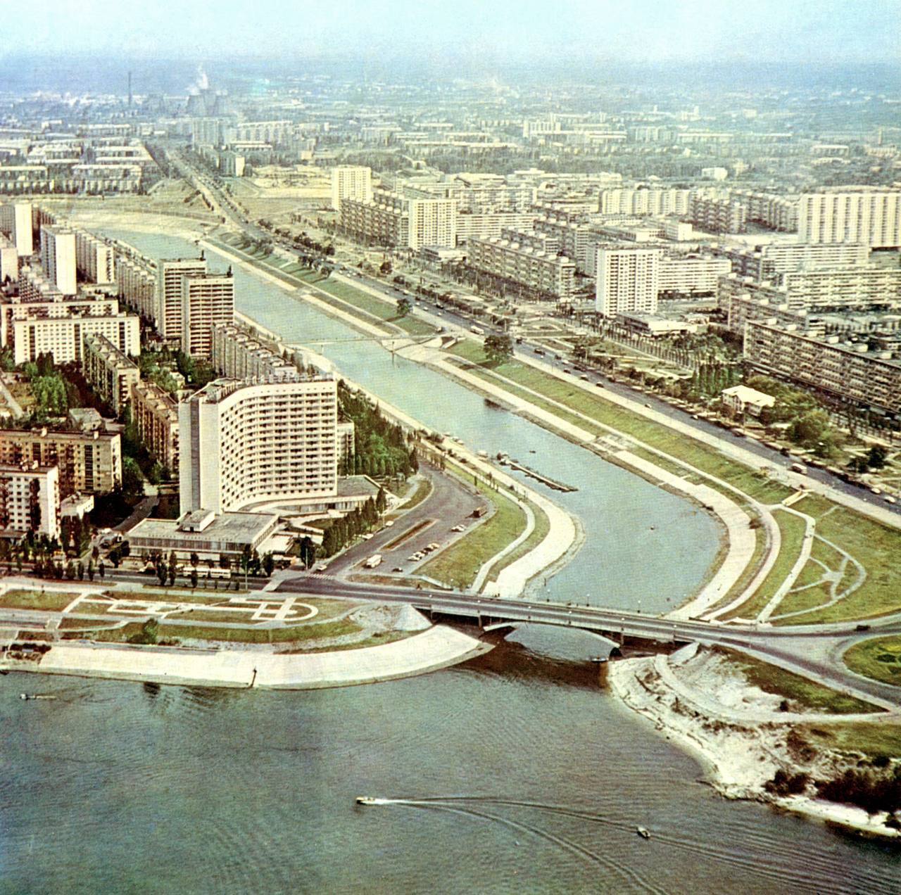 В сети показали, как выглядела столичная "Киевская Венеция" в 1980-х годах. Фото