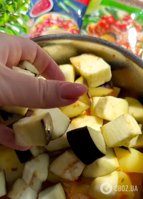 Самый вкусный тушеный картофель с мясом: добавьте перец и баклажаны