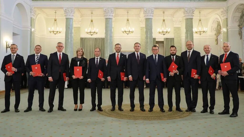 Историки, оппозиционеры и люди Дуды: Навроцкий назначил ключевых министров в свою канцелярию