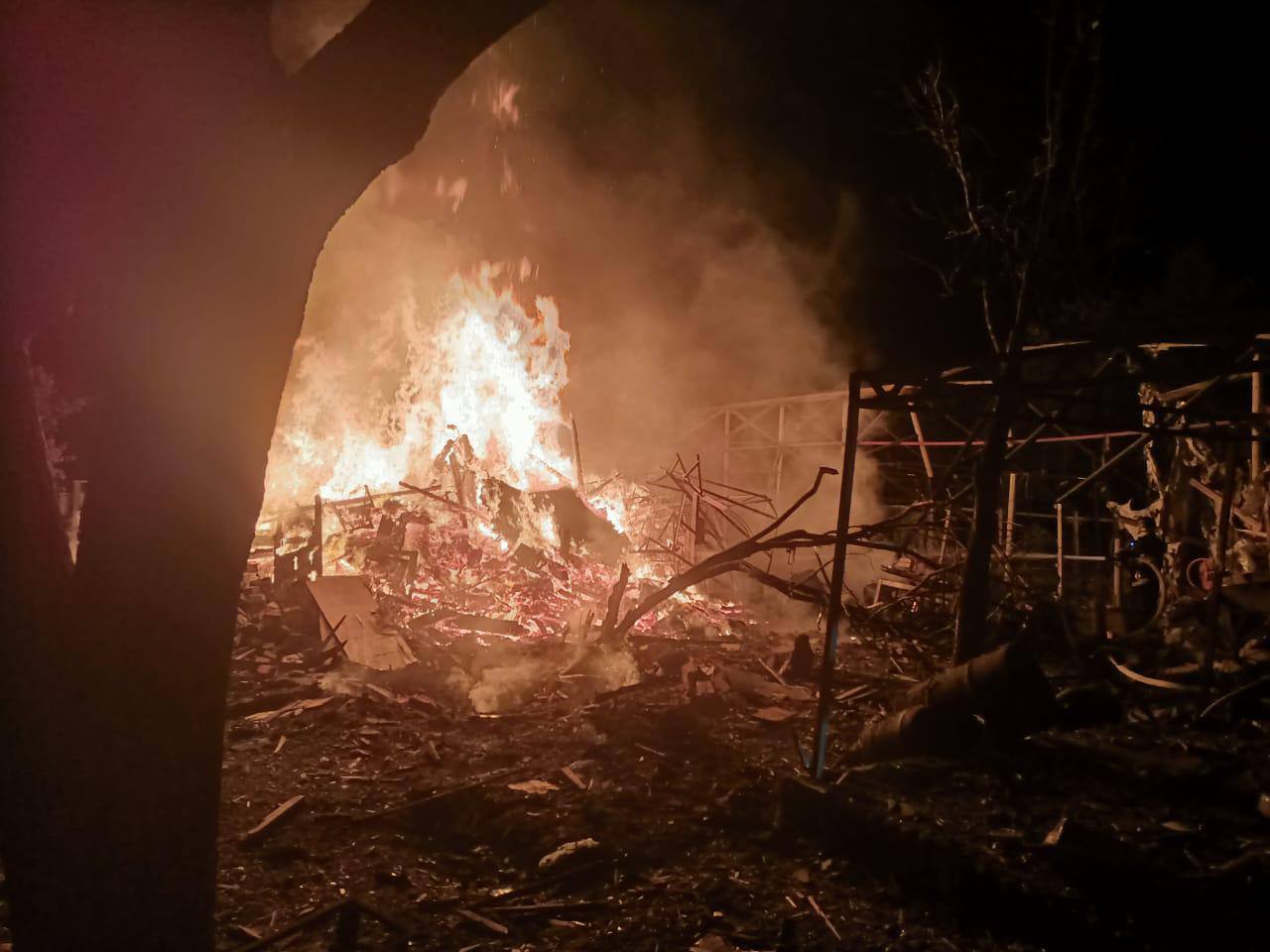 Оккупанты атаковали Киевскую область дронами: произошли пожары, есть пострадавшие. Фото и видео