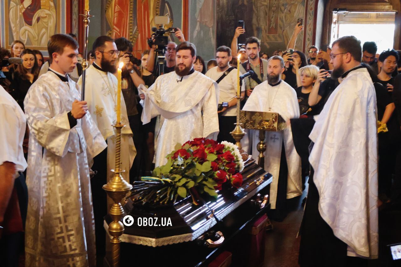 У Києві попрощалися з журналісткою Рощиною, яка загинула в російському полоні. Фото і відео