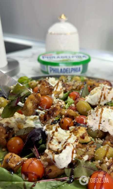 Вкусный праздничный салат с хрустящими баклажанами: делимся рецептом сезонного блюда