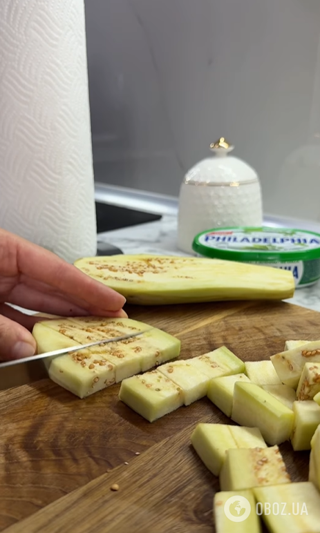 Вкусный праздничный салат с хрустящими баклажанами: делимся рецептом сезонного блюда