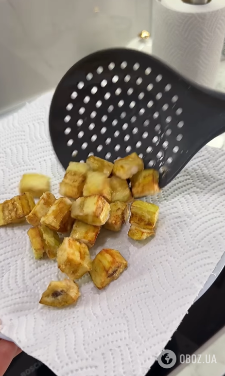 Вкусный праздничный салат с хрустящими баклажанами: делимся рецептом сезонного блюда