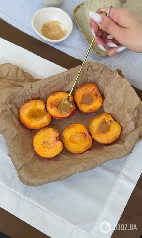 Персики с мороженым: десерт, который стоит приготовить этим летом