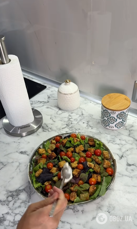 Вкусный праздничный салат с хрустящими баклажанами: делимся рецептом сезонного блюда