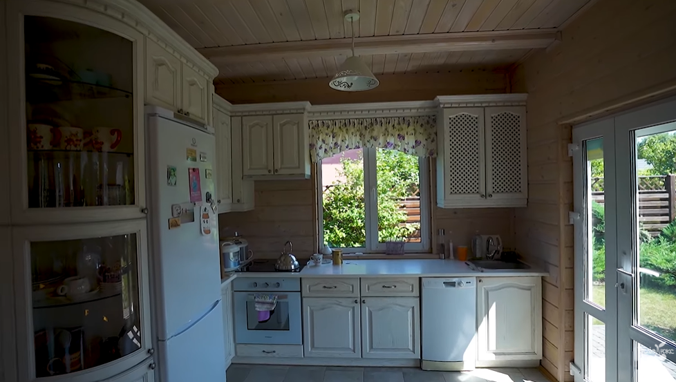 Зірка "1+1" Марічка Падалко провела екскурсію своїм заміським будинком за $90 тисяч, який побудували з нуля