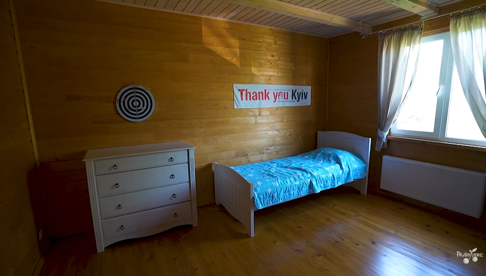 Зірка "1+1" Марічка Падалко провела екскурсію своїм заміським будинком за $90 тисяч, який побудували з нуля