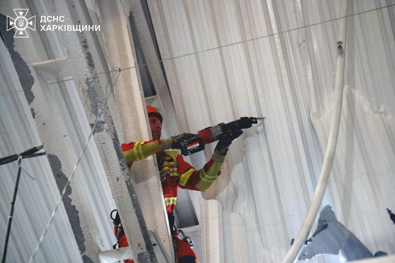 Росія атакувала магазин у Харкові: п'ятьох постраждалих забрали до лікарні. Фото