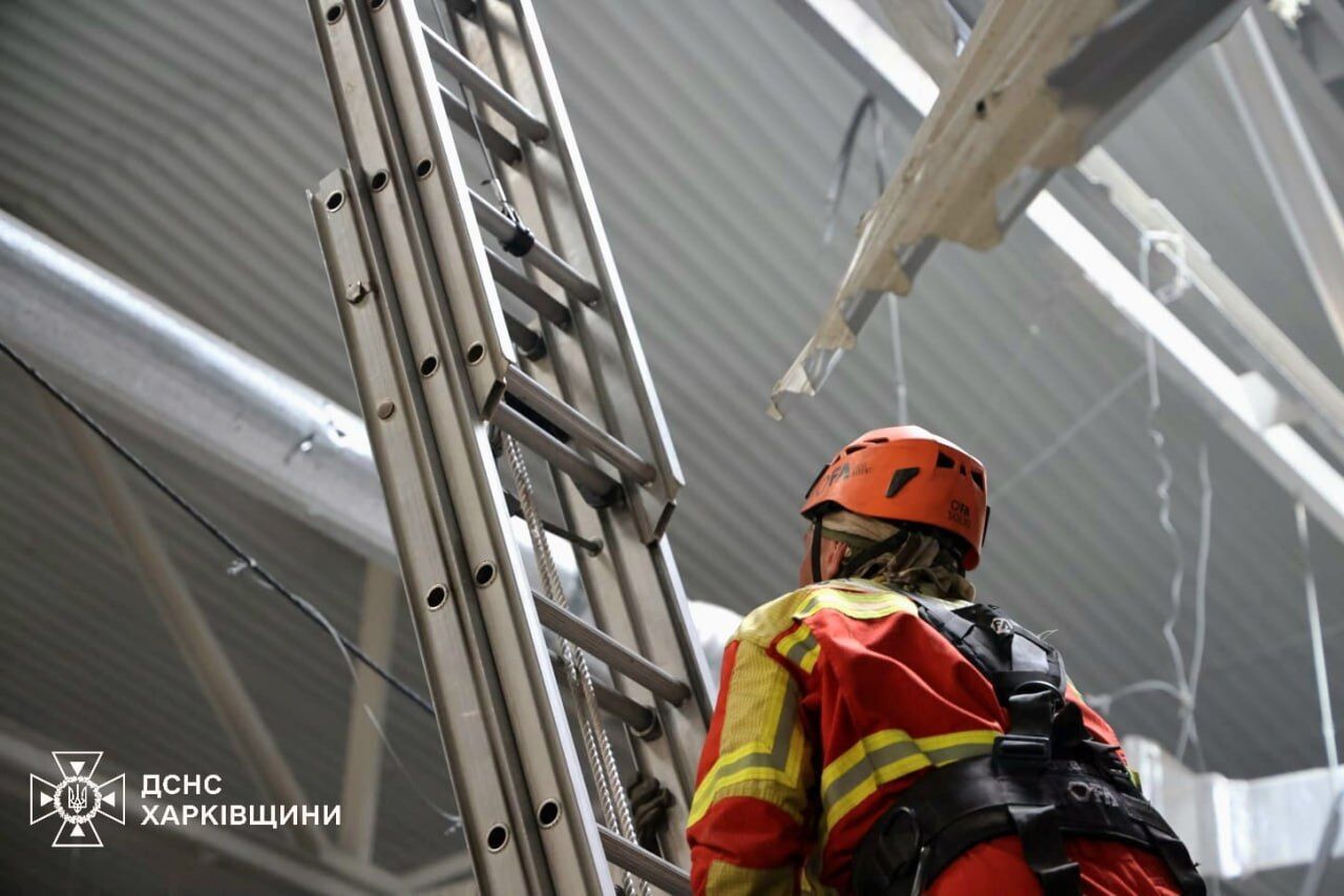 Росія атакувала магазин у Харкові: п'ятьох постраждалих забрали до лікарні. Фото