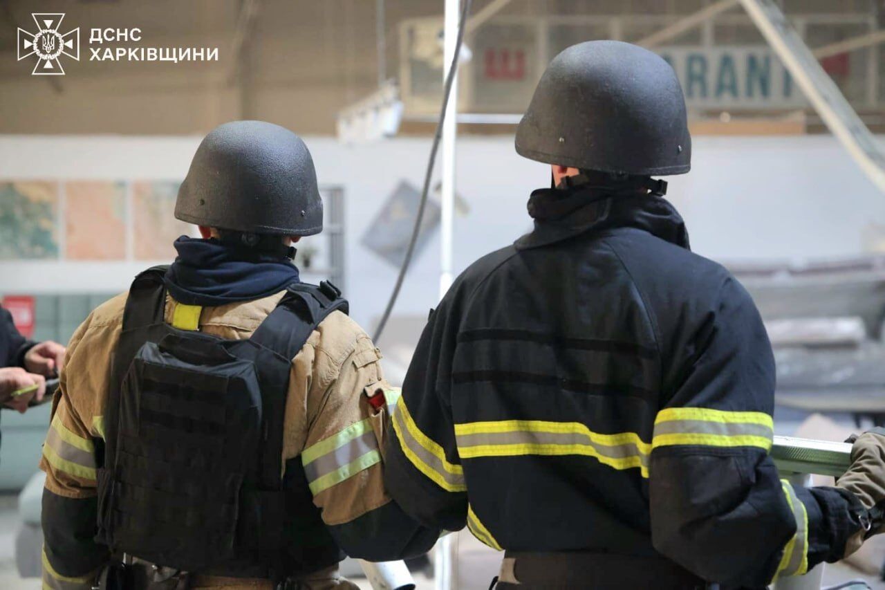 Росія атакувала магазин у Харкові: п'ятьох постраждалих забрали до лікарні. Фото