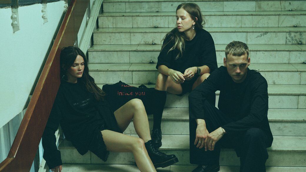 М1 прибрав з ефіру кліп з Костянтином Темляком, а бренд german видалив фото на тлі звинувачень актора в насильстві