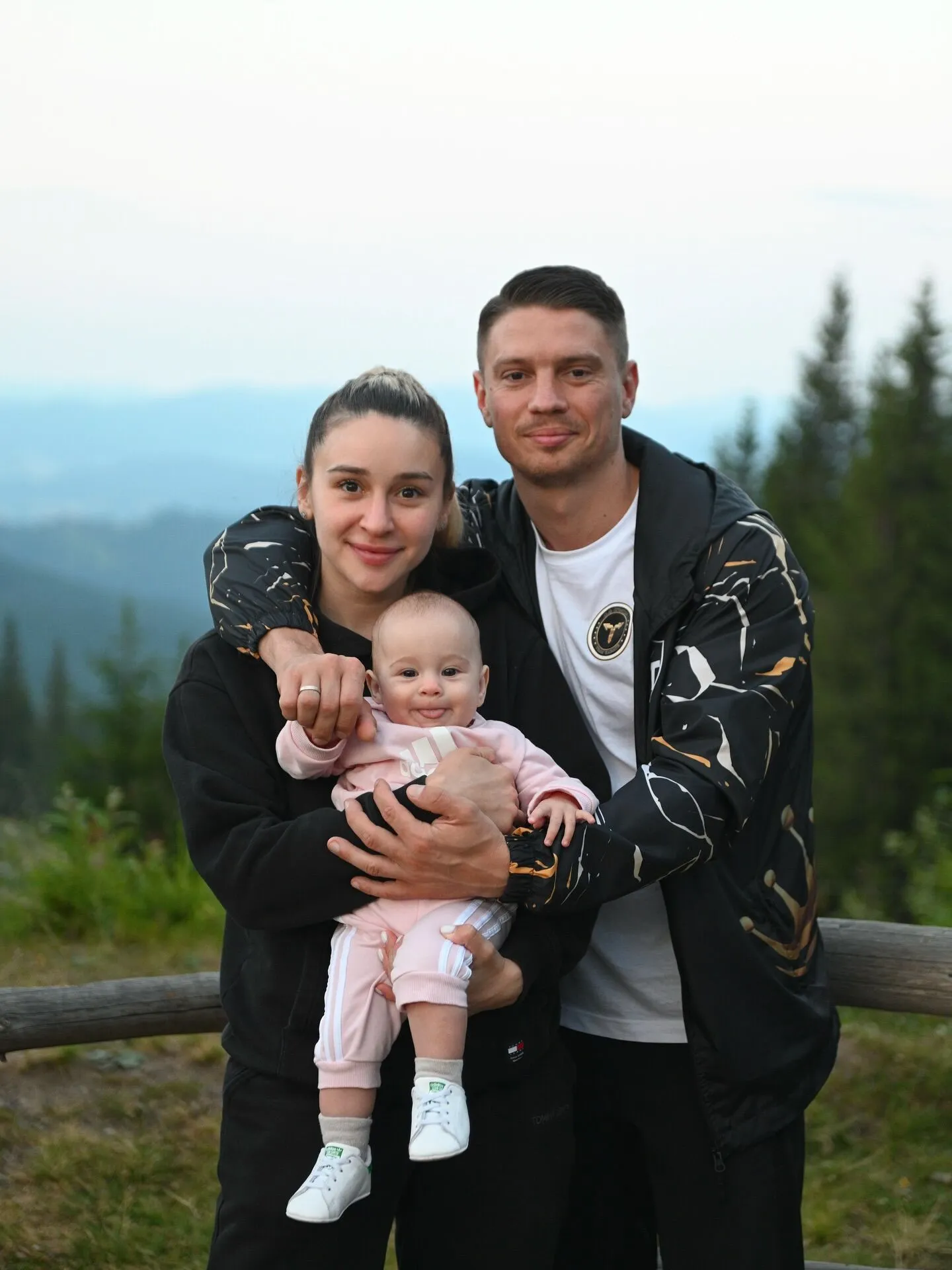 "Не погано для мамки". Роздягнену до бікіні найсексуальнішу каратистку України зняв чоловік і виклав фото в мережу