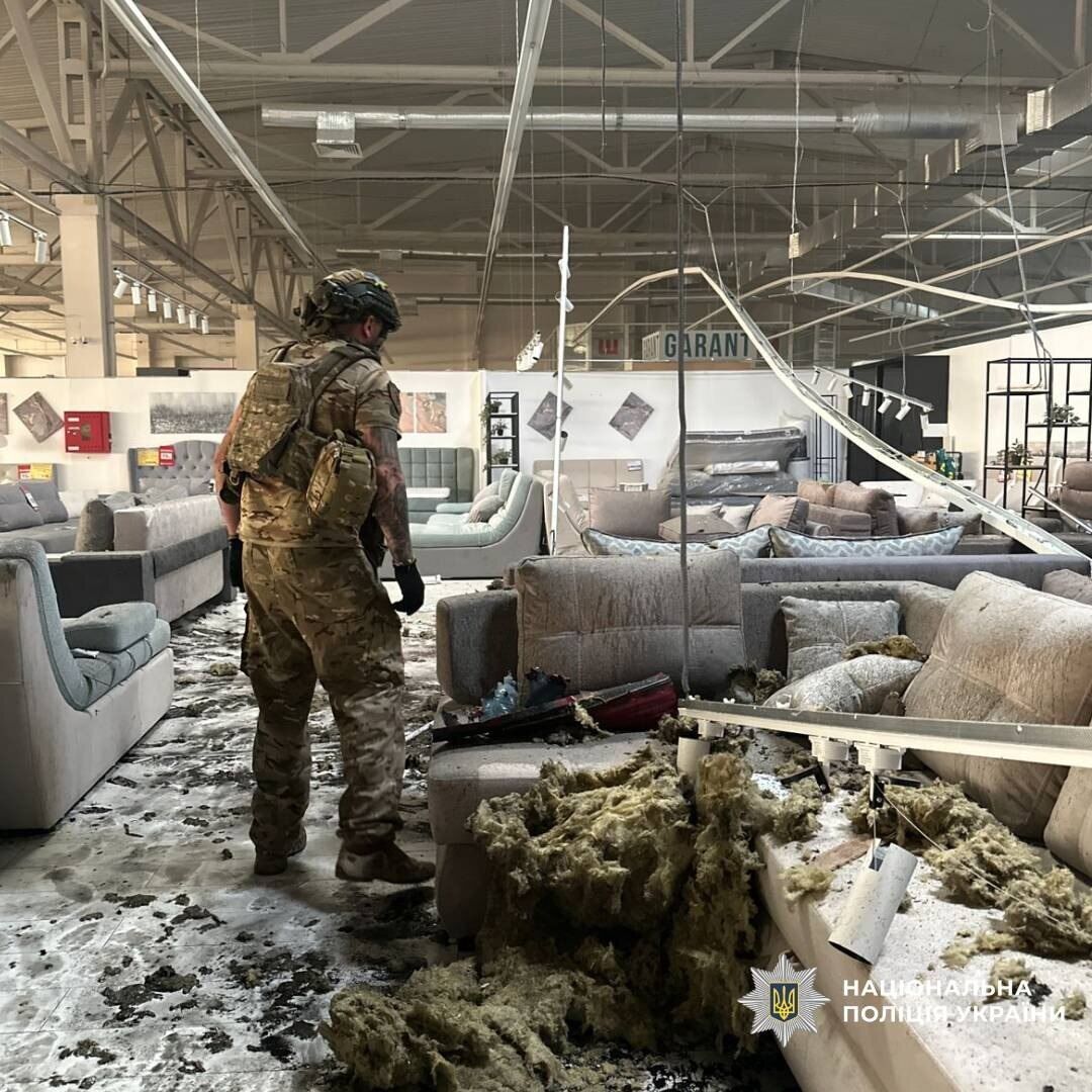 Росія атакувала магазин у Харкові: п'ятьох постраждалих забрали до лікарні. Фото