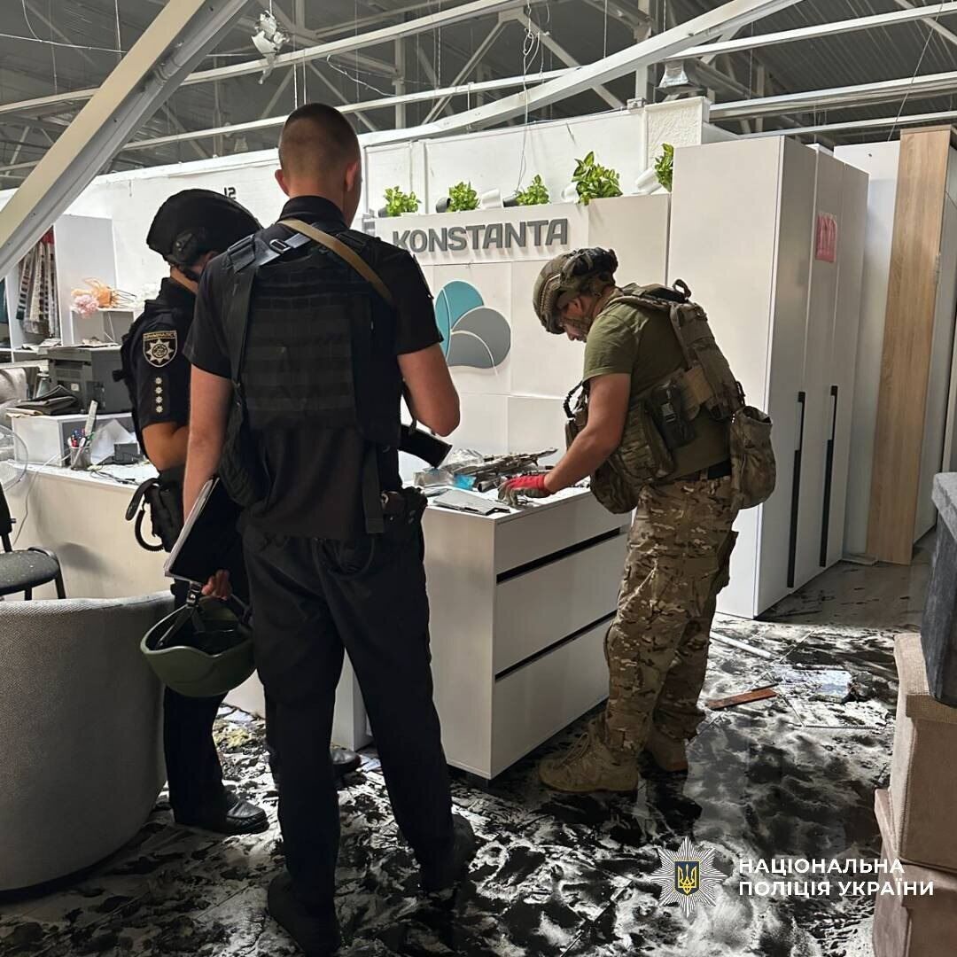 Росія атакувала магазин у Харкові: п'ятьох постраждалих забрали до лікарні. Фото