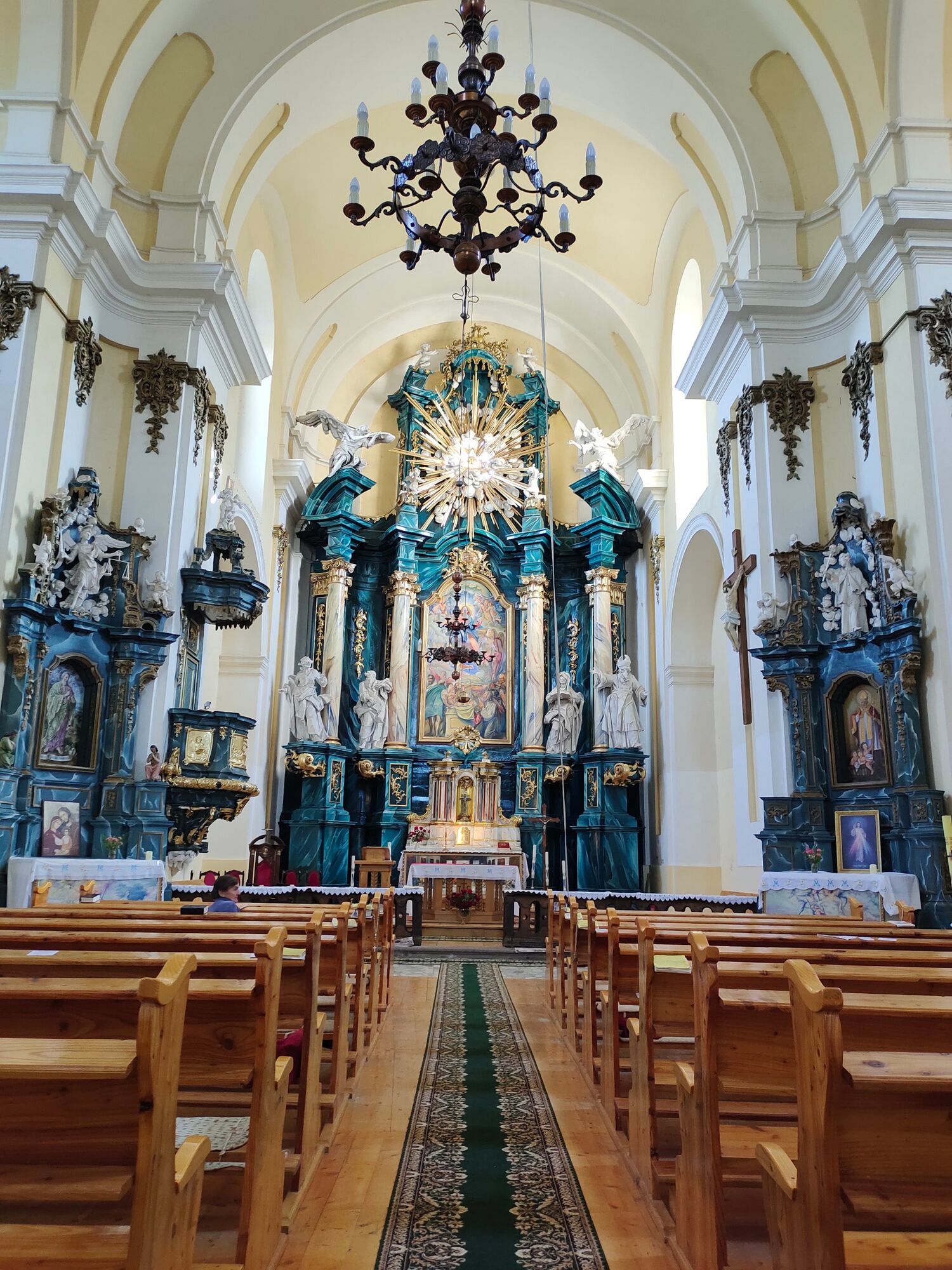 Найкрасивіша ратуша України, римський костел і замок з підземеллями: що приховує містечко Бучач на Тернопільщині