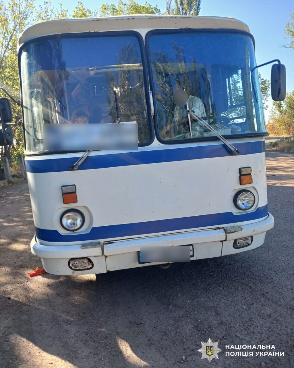 В пригороде Херсона российские оккупанты дважды ударили дроном по автобусу: есть погибшие, много раненых