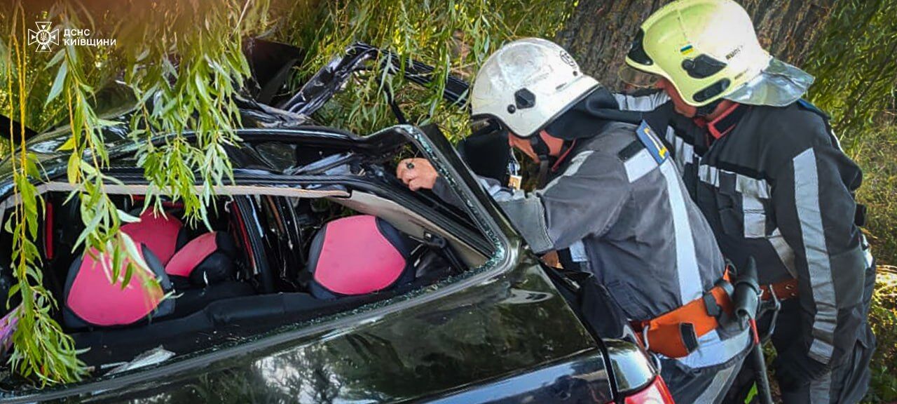 На Киевщине произошло ДТП с участием легковушки: погиб ребенок. Подробности и фото