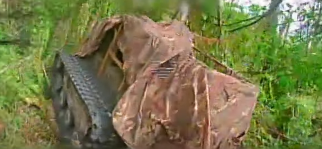 На Курском направлении пограничники ударили по логистике и укрытиям врага: уничтожен наземный дрон. Видео