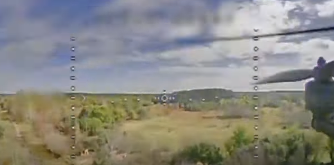 На Курском направлении пограничники ударили по логистике и укрытиям врага: уничтожен наземный дрон. Видео