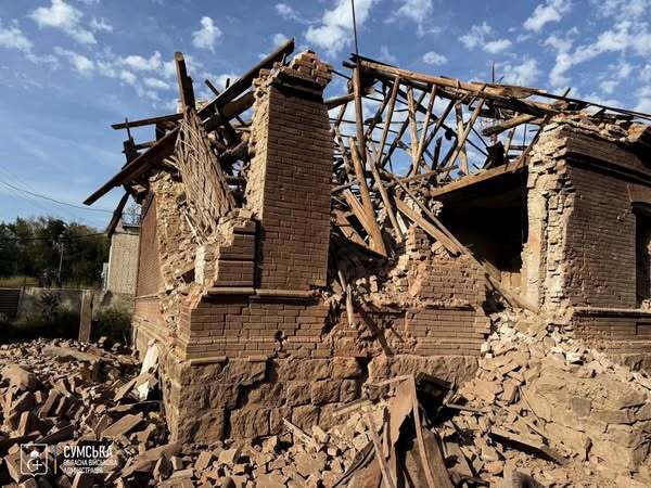 Оккупанты били по Сумщине: повреждены десятки домов, семеро раненых. Фото